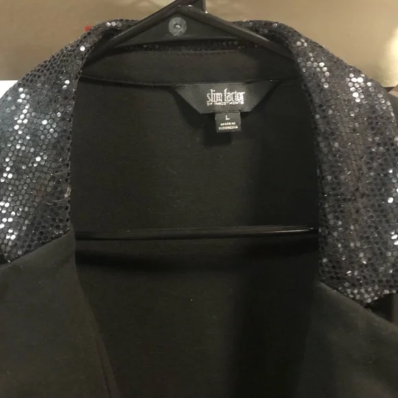 Slim Factor By INVESTMENTS Size Large Black Blazer.22”Pit 2 Pit X 29” Length - Picture 10 of 10